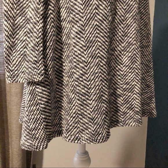 Sage black white chevron long top or tunic - Picture 7 of 11